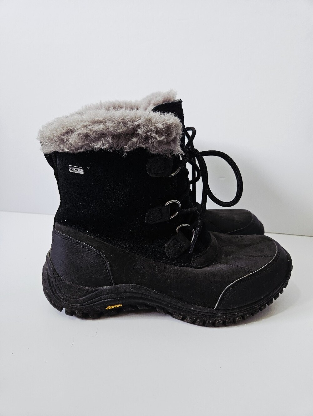 UGG Australia Ostrander Winter Boots Size 8.5 Sheepskin Lined Black